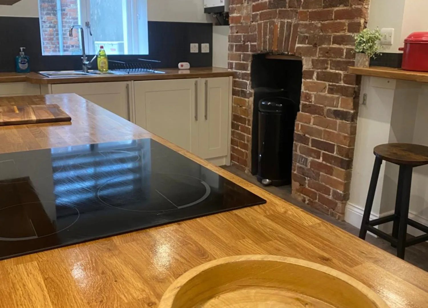 2-Bed Apartment With Free Wifi, 2-Minute Walk To Brighton Beach & Pier