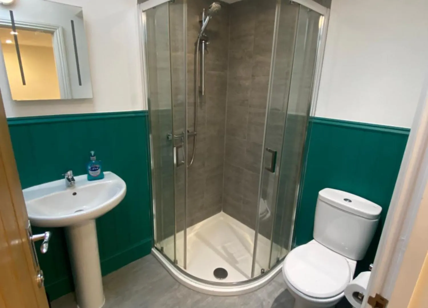 2-Bed Apartment With Free Wifi, 2-Minute Walk To Brighton Beach & Pier